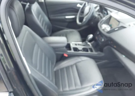 2019 Ford Escape Titanium z USA, uszkodzony, nr VIN 1FMCU9J96KUA29660